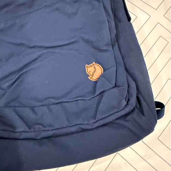 NWT Fjallraven Raven 28 Navy Backpack - Picture 5 of 13